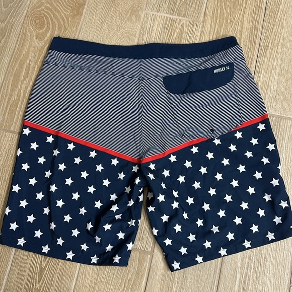 Hurley Men's Blue and Red Star Board Shorts - Picture 4 of 6